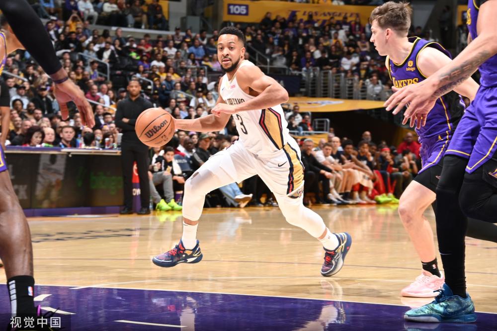 通过他们的 通过他们的