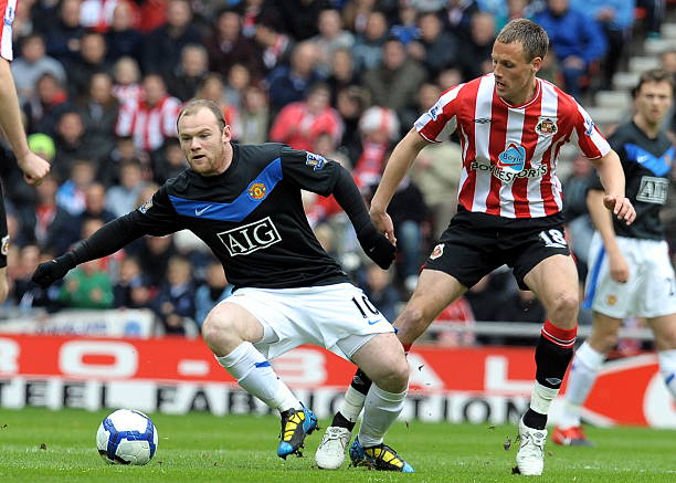 两队分别展 两队分别展